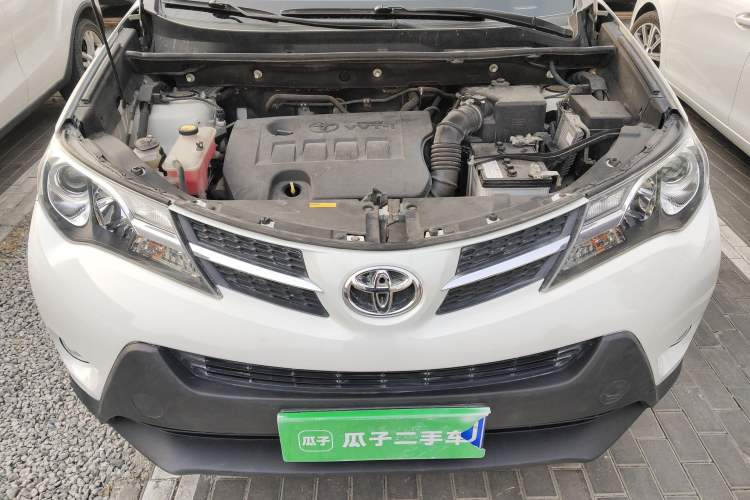 Used Toyota RAV4 2015 2.0L CVT Four-Wheel Drive New Edition Engine Bay