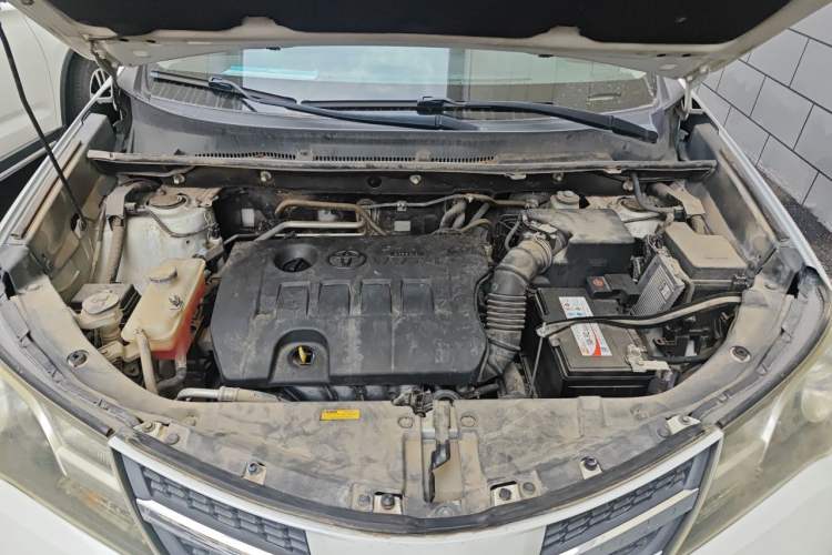Used Toyota RAV4 2015 2.0L CVT Four-Wheel Drive New Edition Engine Bay