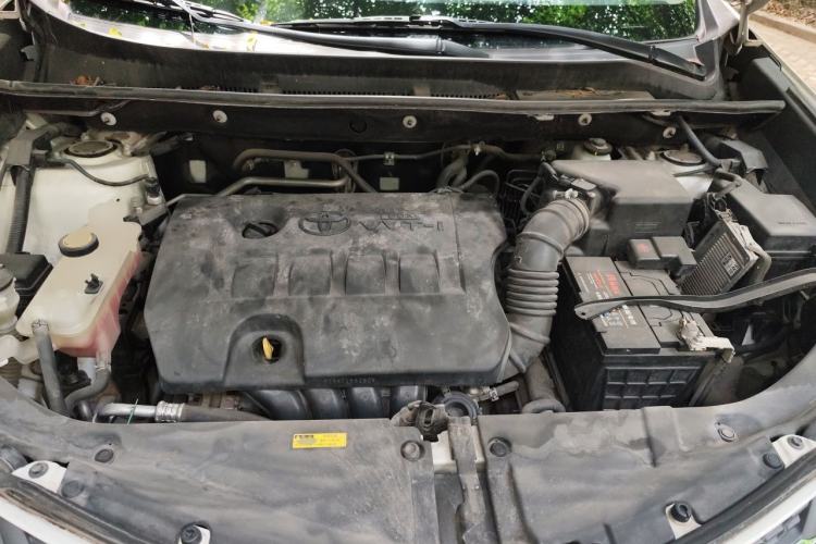 Used Toyota RAV4 2015 2.0L CVT Two-Wheel Drive Fashion Edition Engine Bay
