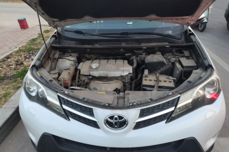 Used Toyota RAV4 2015 2.5L Automatic 4x4 Elite Edition Engine Bay