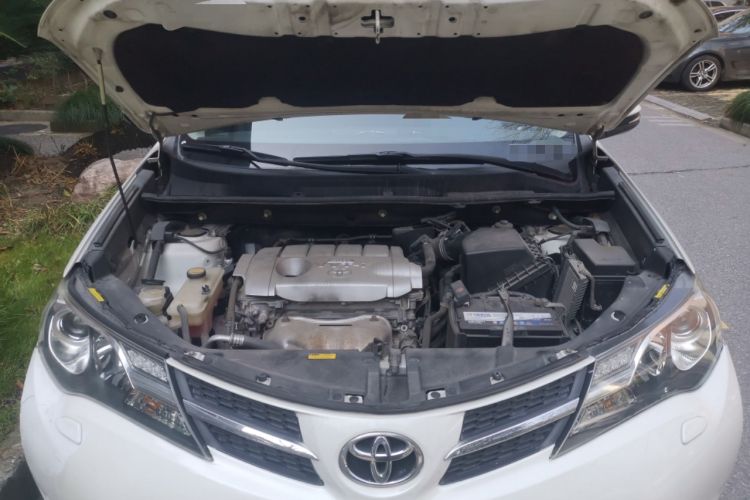 Used Toyota RAV4 2015 2.5L Automatic 4x4 Elite Edition Engine Bay