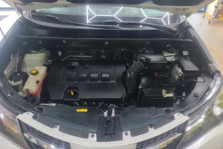 Used Toyota RAV4 2015 2.0L CVT Four-Wheel Drive New Edition Engine Bay