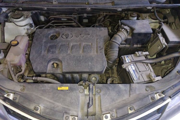 Used Toyota RAV4 2015 2.0L CVT Two-Wheel Drive Fashion Edition Engine Bay