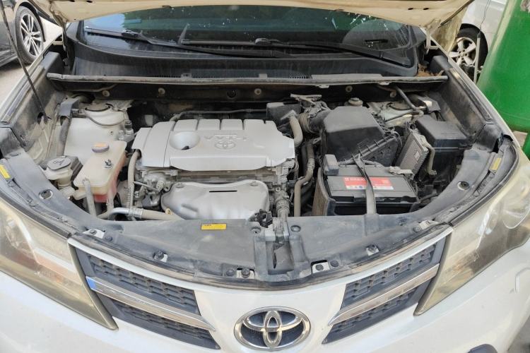 Used Toyota RAV4 2015 2.5L Automatic 4x4 Elite Edition Engine Bay