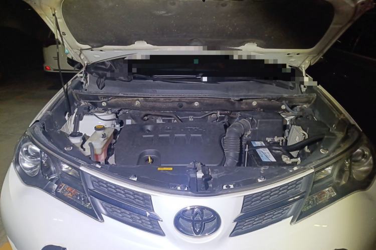 Used Toyota RAV4 2015 2.0L CVT Four-Wheel Drive New Edition Engine Bay