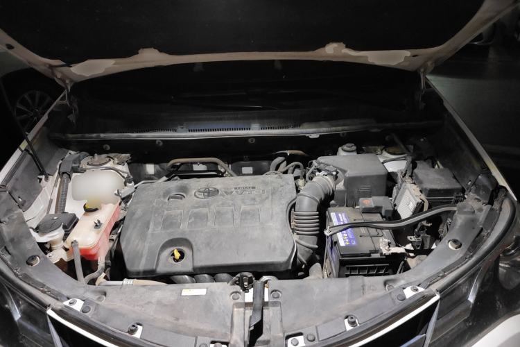 Used Toyota RAV4 2015 2.0L CVT Two-Wheel Drive Fashion Edition Engine Bay