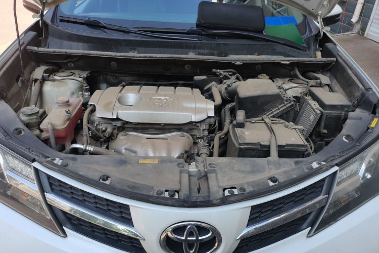Used Toyota RAV4 2015 2.5L Automatic 4x4 Elite Edition Engine Bay
