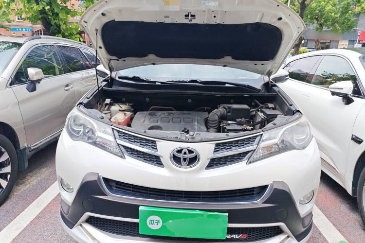 Used Toyota RAV4 2015 2.0L CVT Two-Wheel Drive Fashion Edition Engine Bay