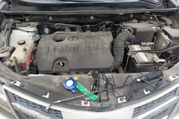 Used Toyota RAV4 2015 2.0L CVT Two-Wheel Drive Fashion Edition Engine Bay