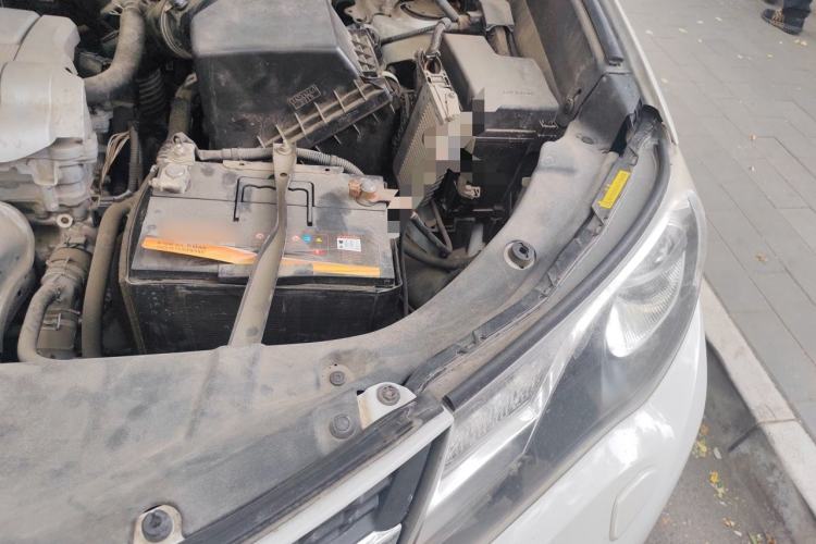 Used Toyota RAV4 2015 2.5L Automatic 4x4 Elite Edition Engine Bay Left