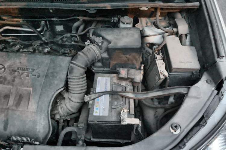 Used Toyota RAV4 2015 2.0L CVT Two-Wheel Drive Fashion Edition Engine Bay Left