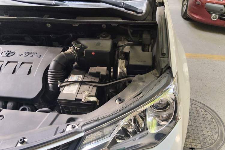 Used Toyota RAV4 2015 2.0L CVT Two-Wheel Drive Fashion Edition Engine Bay Left
