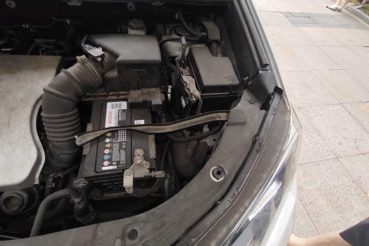 Used Toyota RAV4 2015 2.0L CVT Two-Wheel Drive Fashion Edition Engine Bay Left