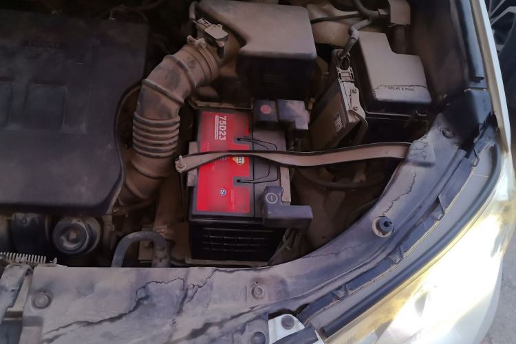 Used Toyota RAV4 2015 2.0L CVT Two-Wheel Drive Fashion Edition Engine Bay Left