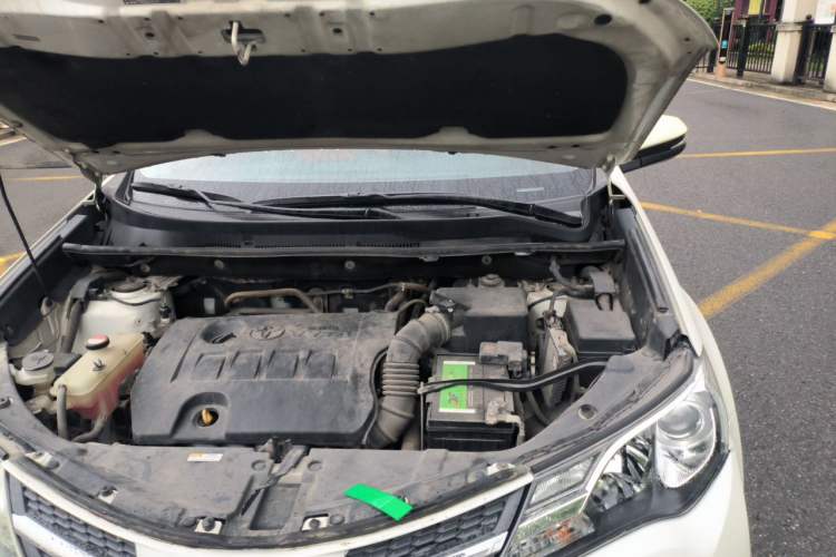 Used Toyota RAV4 2015 2.0L CVT Two-Wheel Drive Fashion Edition Engine Bay Left