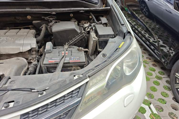 Used Toyota RAV4 2015 2.5L Automatic 4x4 Elite Edition Engine Bay Left