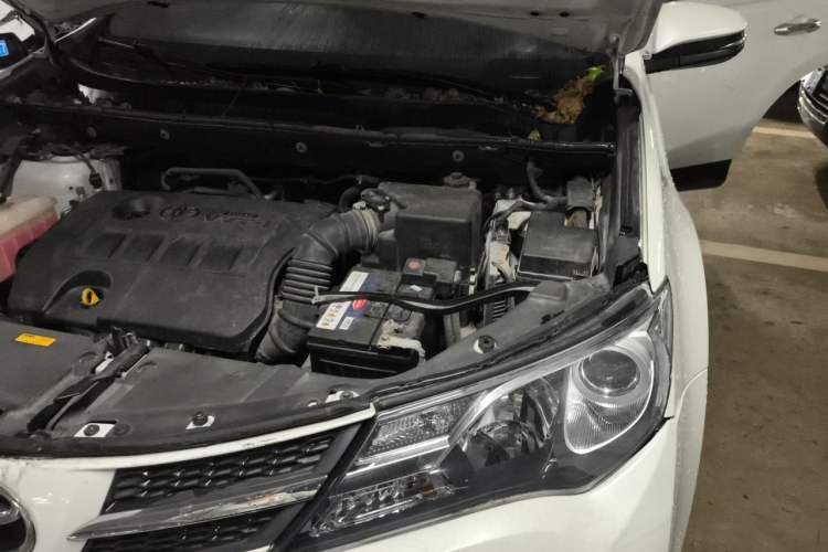 Used Toyota RAV4 2015 2.0L CVT Four-Wheel Drive New Edition Engine Bay Left