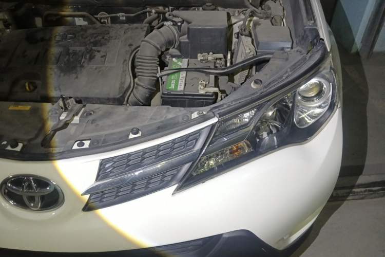 Used Toyota RAV4 2015 2.0L CVT Four-Wheel Drive New Edition Engine Bay Left