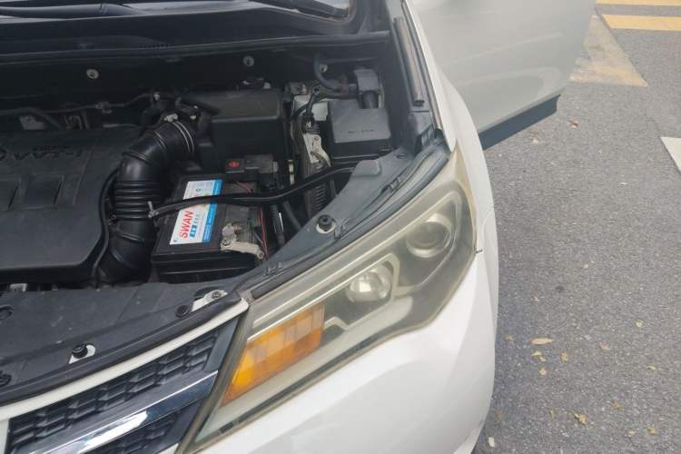 Used Toyota RAV4 2015 2.0L CVT Two-Wheel Drive Fashion Edition Engine Bay Left
