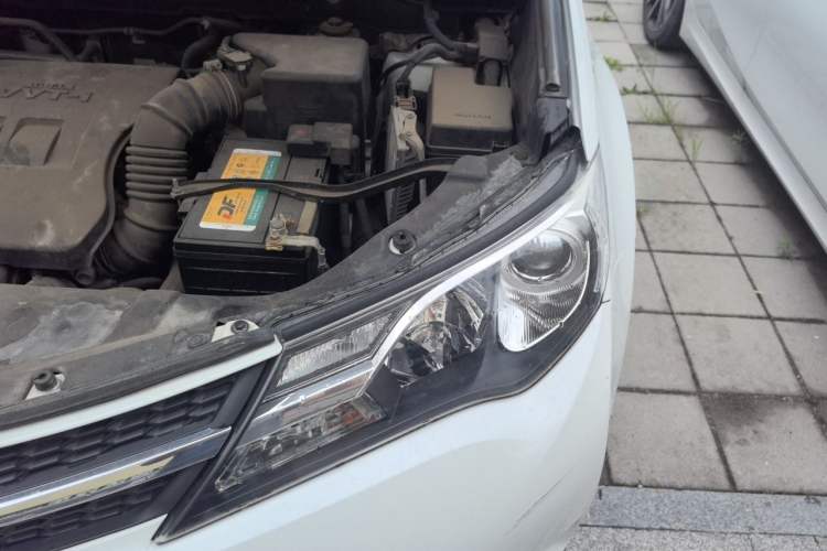 Used Toyota RAV4 2015 2.0L CVT Two-Wheel Drive Fashion Edition Engine Bay Left
