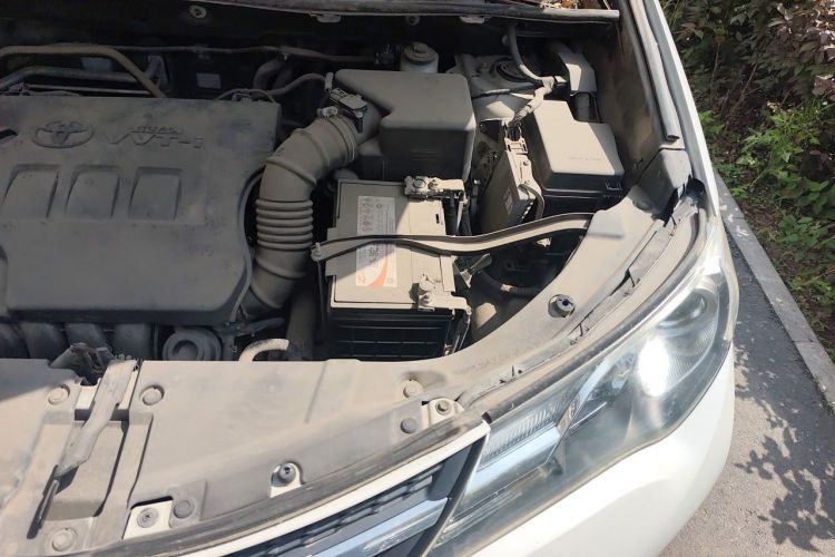 Used Toyota RAV4 2015 2.0L CVT Two-Wheel Drive Fashion Edition Engine Bay Left