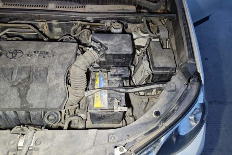 Used Toyota RAV4 2015 2.0L CVT Two-Wheel Drive Fashion Edition Engine Bay Left