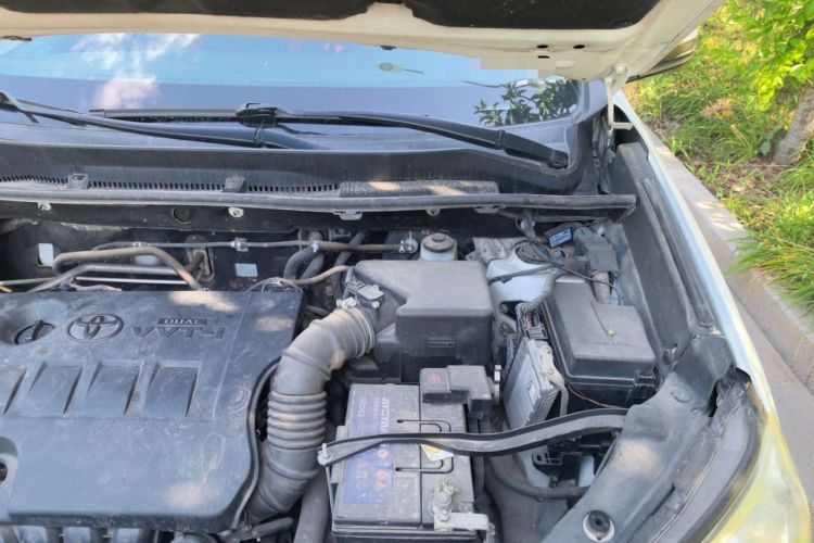 Used Toyota RAV4 2015 2.0L CVT Two-Wheel Drive Fashion Edition Engine Bay Left