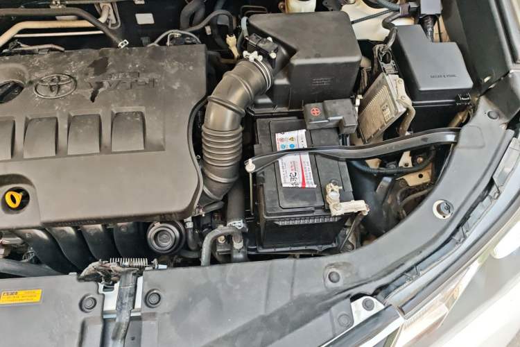 Used Toyota RAV4 2015 2.0L CVT Two-Wheel Drive Fashion Edition Engine Bay Left