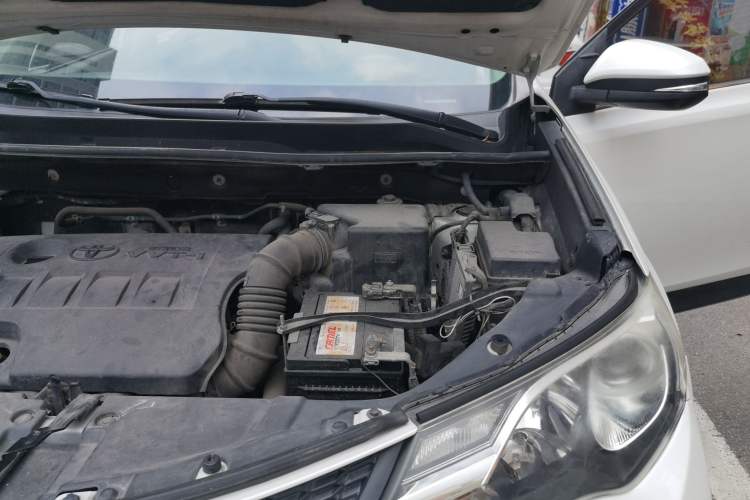 Used Toyota RAV4 2015 2.0L CVT Two-Wheel Drive Fashion Edition Engine Bay Left