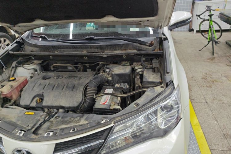 Used Toyota RAV4 2015 2.0L CVT Two-Wheel Drive Fashion Edition Engine Bay Left
