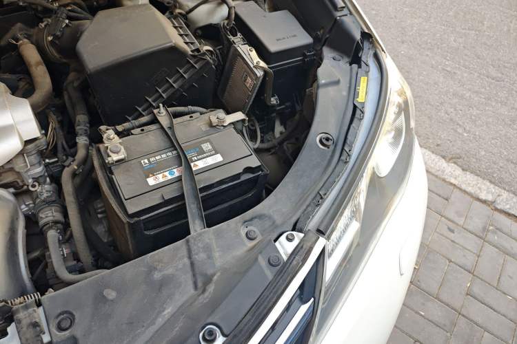 Used Toyota RAV4 2015 2.5L Automatic 4x4 Elite Edition Engine Bay Left