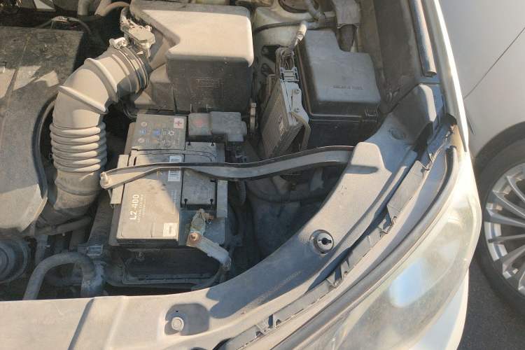 Used Toyota RAV4 2015 2.0L CVT Two-Wheel Drive Fashion Edition Engine Bay Left