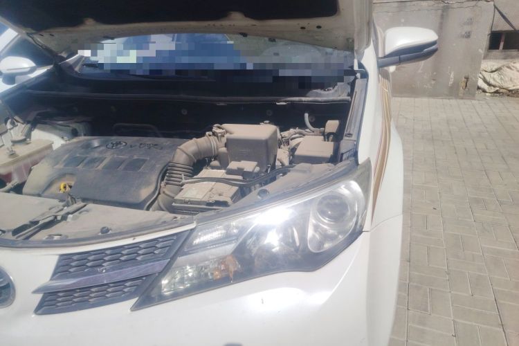 Used Toyota RAV4 2015 2.0L CVT Two-Wheel Drive Fashion Edition Engine Bay Left