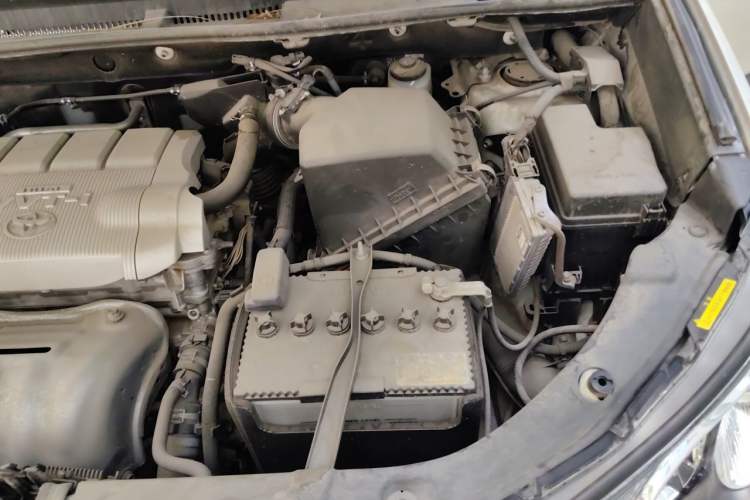 Used Toyota RAV4 2015 2.5L Automatic 4x4 Elite Edition Engine Bay Left