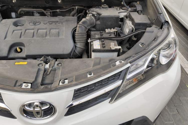Used Toyota RAV4 2015 2.0L CVT Four-Wheel Drive New Edition Engine Bay Left