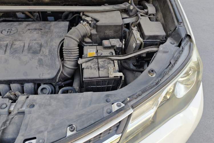 Used Toyota RAV4 2015 2.0L CVT Two-Wheel Drive Fashion Edition Engine Bay Left