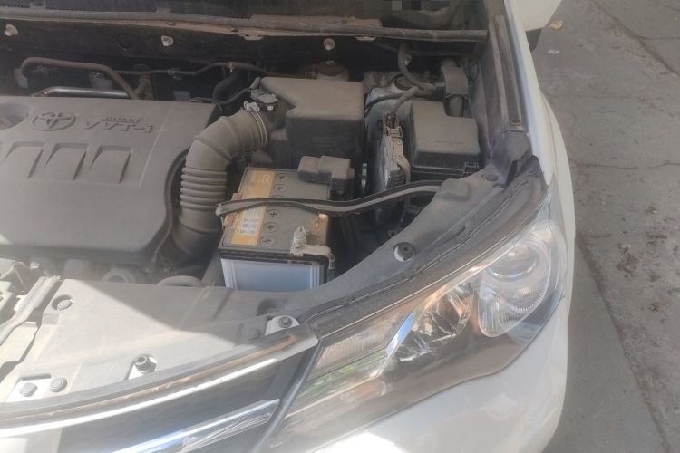 Used Toyota RAV4 2015 2.0L CVT Two-Wheel Drive Fashion Edition Engine Bay Left