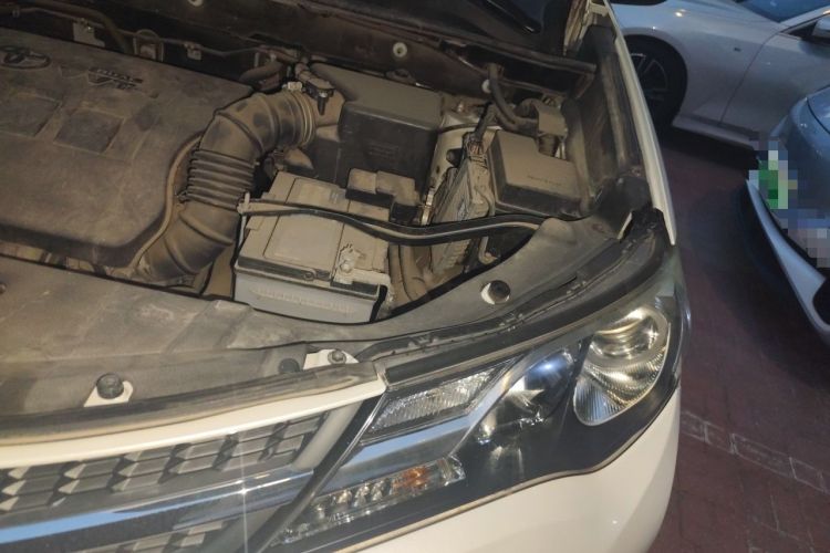 Used Toyota RAV4 2015 2.0L CVT Two-Wheel Drive Fashion Edition Engine Bay Left