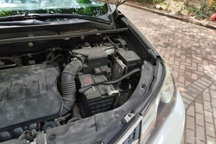 Used Toyota RAV4 2015 2.0L CVT Two-Wheel Drive Fashion Edition Engine Bay Left