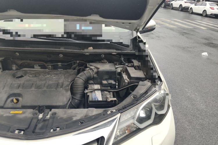Used Toyota RAV4 2015 2.0L CVT Two-Wheel Drive Fashion Edition Engine Bay Left