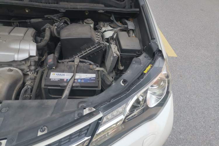 Used Toyota RAV4 2015 2.5L Automatic 4x4 Elite Edition Engine Bay Left