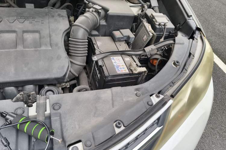 Used Toyota RAV4 2015 2.0L CVT Two-Wheel Drive Fashion Edition Engine Bay Left