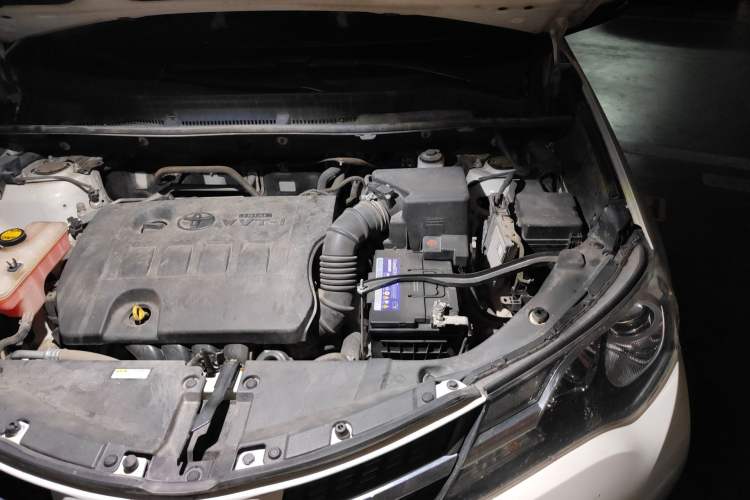 Used Toyota RAV4 2015 2.0L CVT Two-Wheel Drive Fashion Edition Engine Bay Left