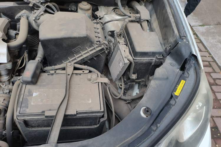 Used Toyota RAV4 2015 2.5L Automatic 4x4 Elite Edition Engine Bay Left
