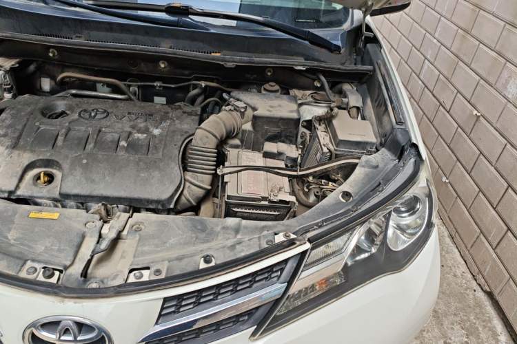 Used Toyota RAV4 2015 2.0L CVT Two-Wheel Drive Fashion Edition Engine Bay Left