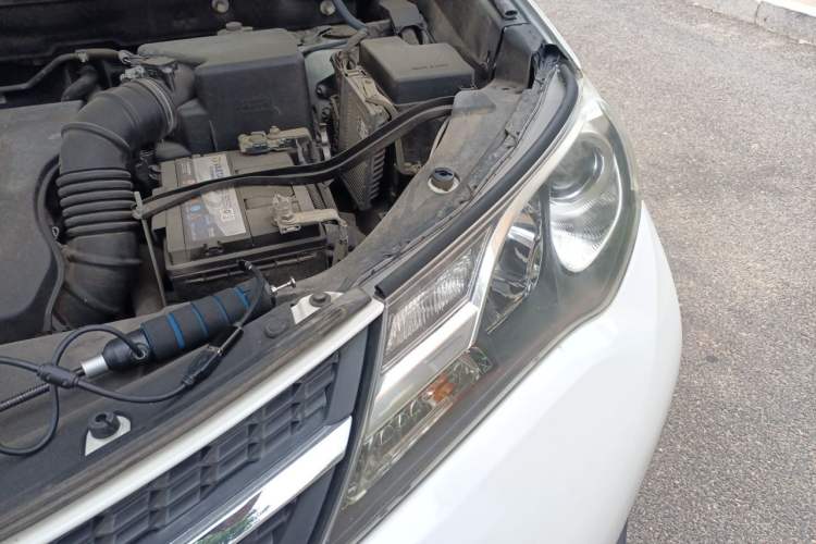 Used Toyota RAV4 2015 2.0L CVT Two-Wheel Drive Fashion Edition Engine Bay Left