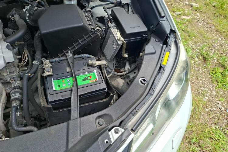 Used Toyota RAV4 2015 2.5L Automatic 4x4 Elite Edition Engine Bay Left