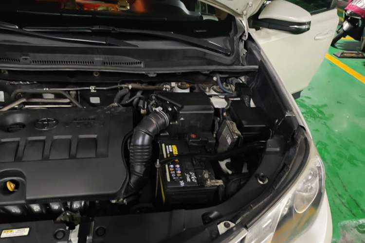 Used Toyota RAV4 2015 2.0L CVT Two-Wheel Drive Fashion Edition Engine Bay Left