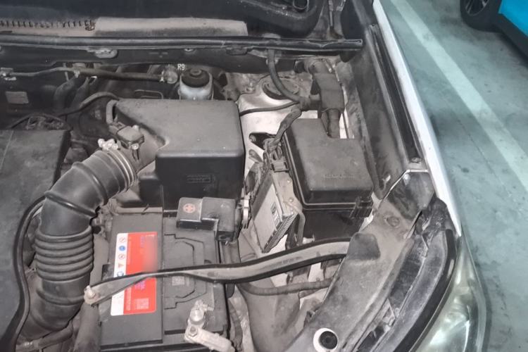 Used Toyota RAV4 2015 2.0L CVT Two-Wheel Drive Fashion Edition Engine Bay Left