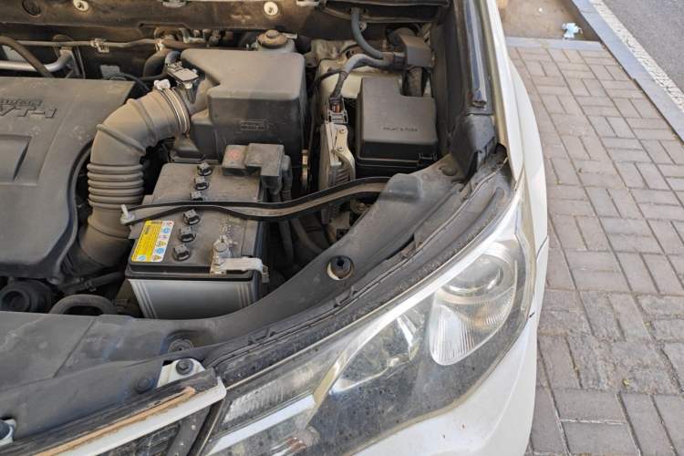 Used Toyota RAV4 2015 2.0L CVT Two-Wheel Drive Fashion Edition Engine Bay Left